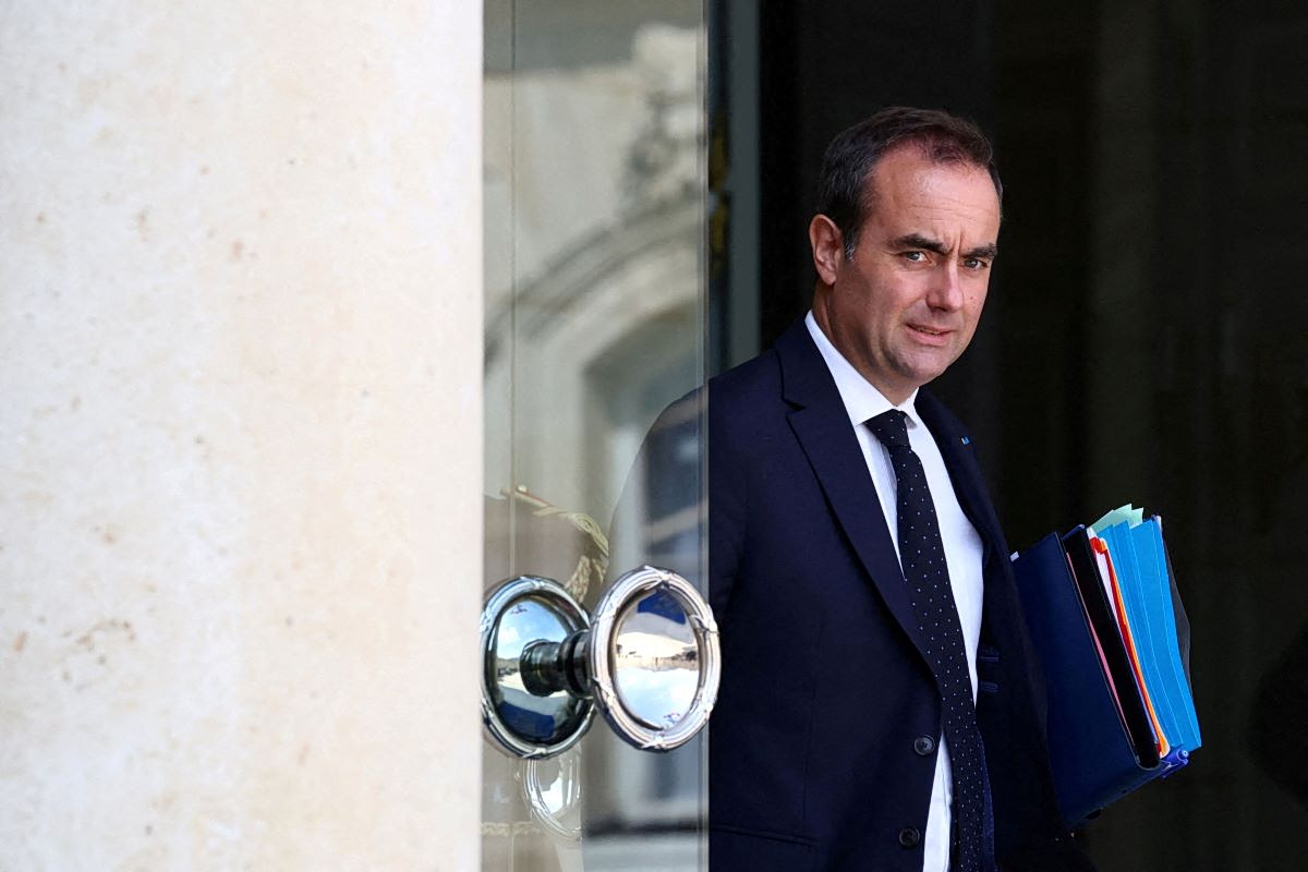 Γαλλία: Ο Λεκορνί πιέζει τους ασφαλιστές να καλύψουν τις ζημιές από τις πυρκαγιές