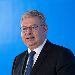 HELLENiQ ENERGY: Στην πρώτη θέση των Extel Awards για την περιοχή Emerging EMEA ο Ανδρέας Σιάμισιης