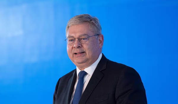 HELLENiQ ENERGY: Στην πρώτη θέση των Extel Awards για την περιοχή Emerging EMEA ο Ανδρέας Σιάμισιης