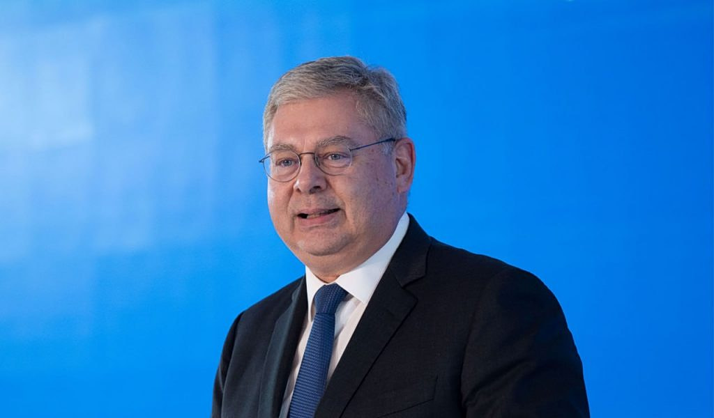 HELLENiQ ENERGY: Στην πρώτη θέση των Extel Awards για την περιοχή Emerging EMEA ο Ανδρέας Σιάμισιης