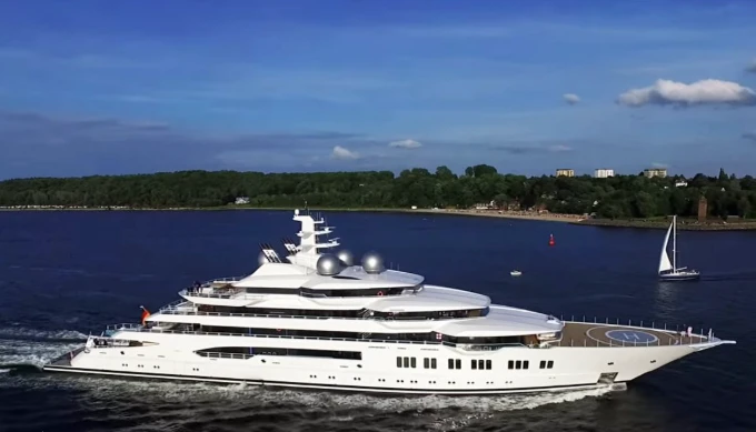 Superyacht: Το Amadea πουλήθηκε για 187 εκ. δολάρια σε φίλο του Τραμπ