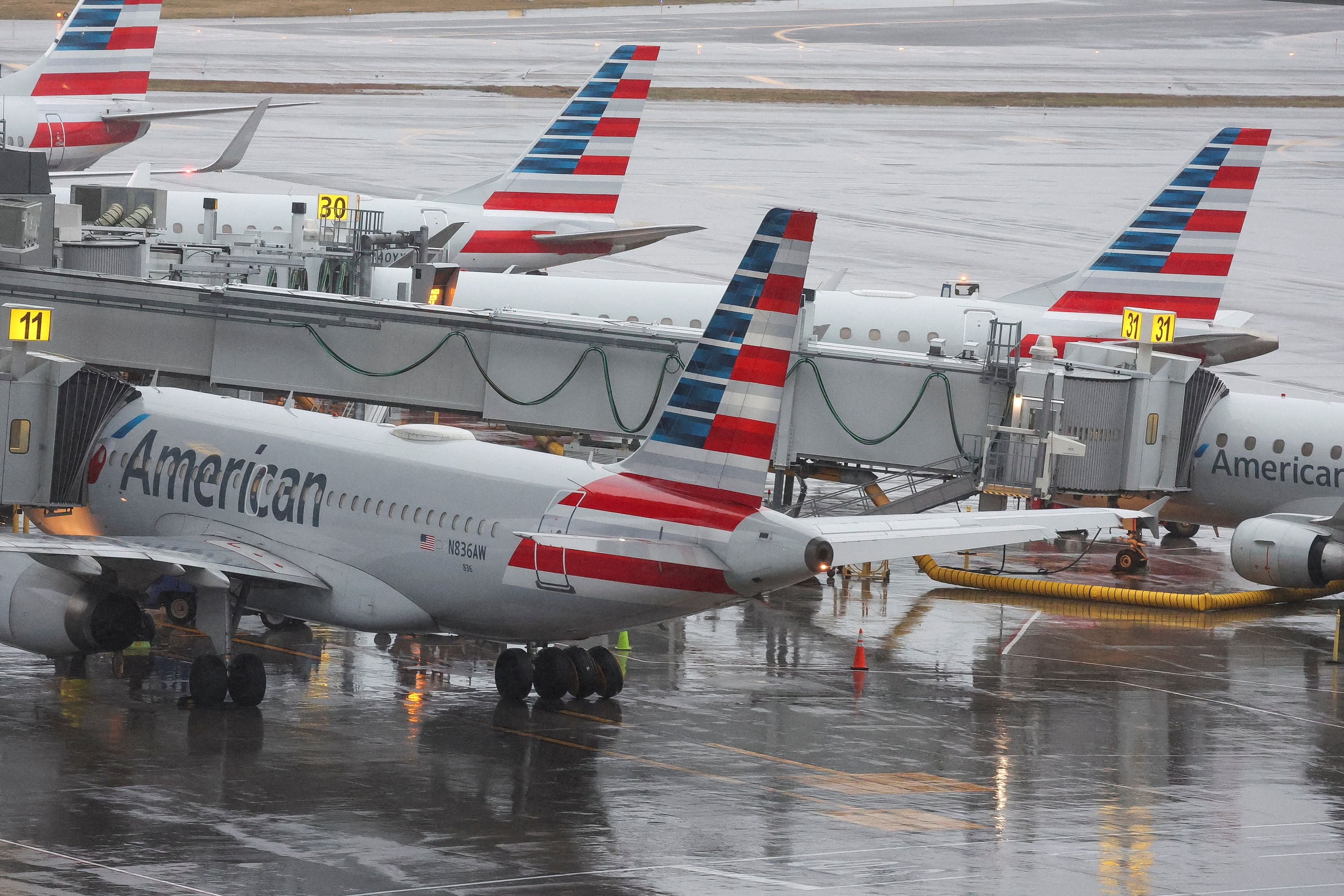American Airlines: Επαναφέρει… οθόνες στα καθίσματα για να αυξήσει τα κέρδη της