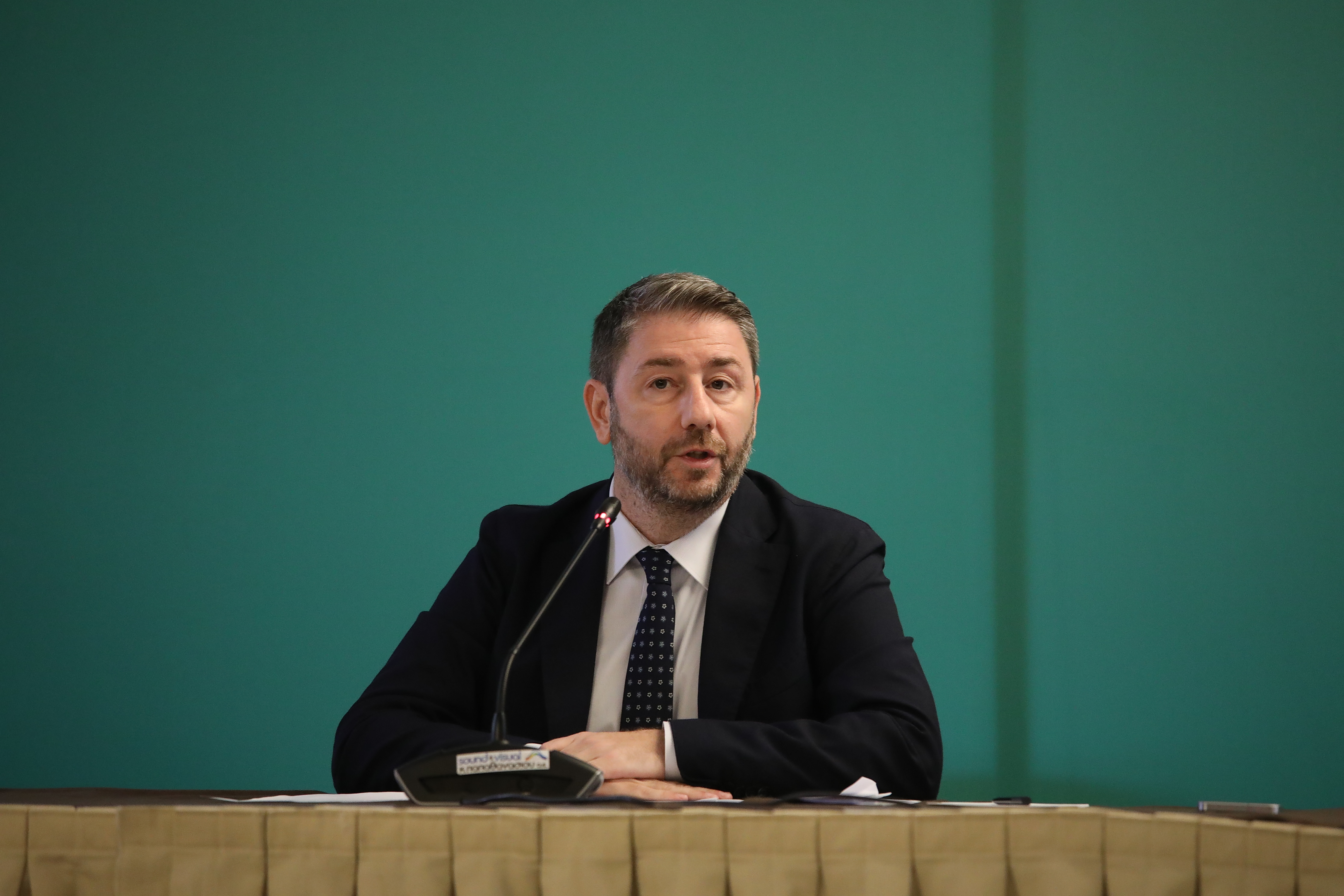 ΠΑΣΟΚ: Δημόσιος διάλογος για το ιδιωτικό χρέος – Οι 11 παρεμβάσεις