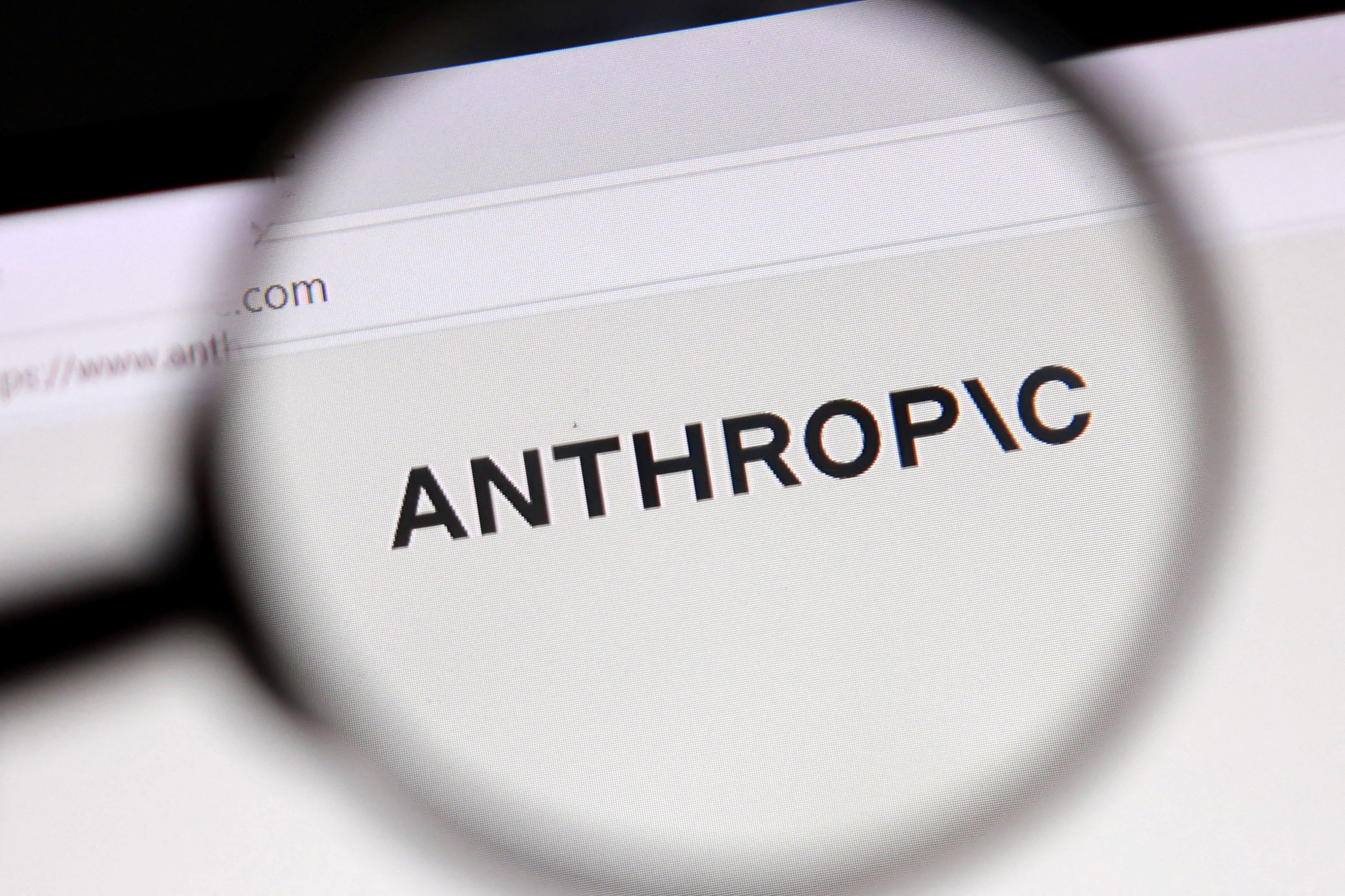 Anthropic: Αμερικανός δικαστής αναστέλλει την εγγραφή της στη μαύρη λίστα του Πενταγώνου