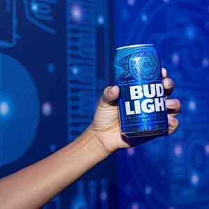 Μπίρα: Τι συνέβη με την αγαπημένη Bud Light των Αμερικανών