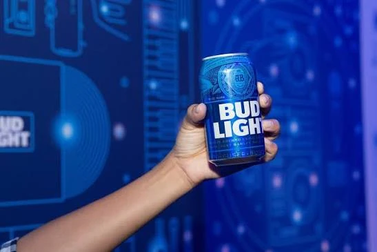 Μπίρα: Τι συνέβη με την αγαπημένη Bud Light των Αμερικανών