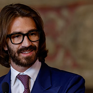 EssilorLuxottica: Παραιτήθηκε ο γιος του ιδρυτή, Λεονάρντο Μαρία Ντελ Βέκιο