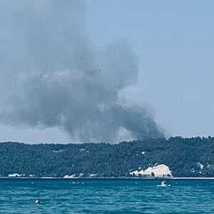 Μεγάλη φωτιά στη Σίβηρη Χαλκιδικής – Στη μάχη 122 πυροσβέστες και 12 εναέρια – Μήνυμα από 112 για εκκένωση