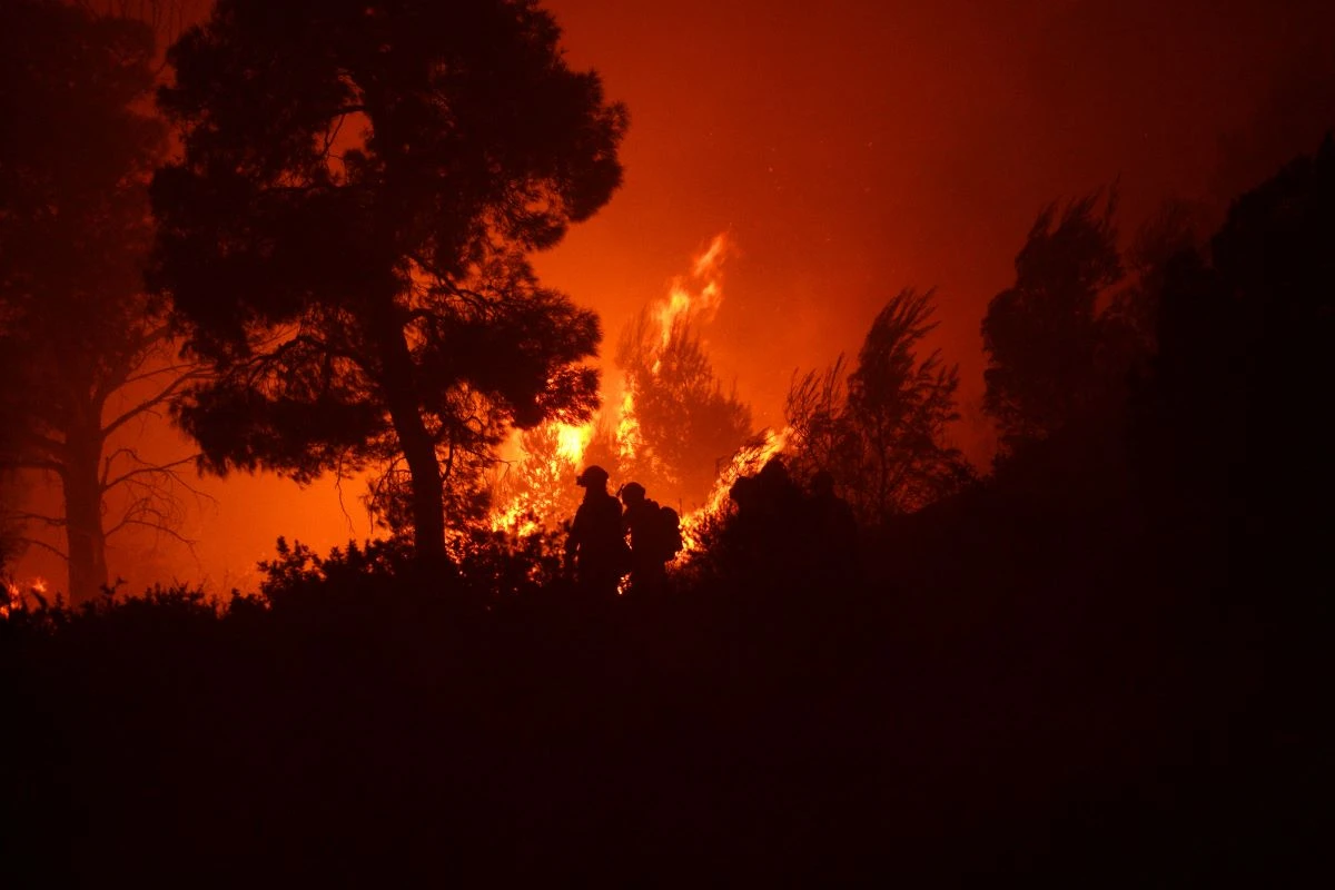 Η φωτιά σε Αττική και Βοιωτία ίση με έξι βόμβες Χιροσίμα