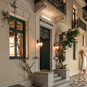 Πολυτέλεια: Γιατί ρίχνει… άγκυρα στη Μύκονο
