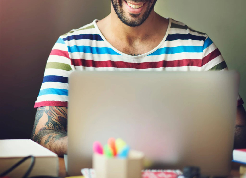 Τεχνητή νοημοσύνη: Millennials και Gen Ζ καταλαμβάνουν θέσεις εργασίας στον τομέα – Έρευνα του LinkedIn