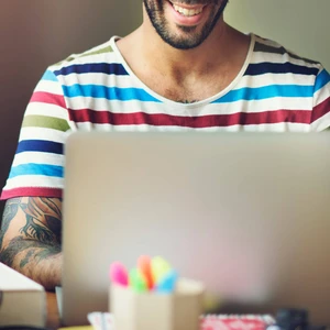 Τεχνητή νοημοσύνη: Millennials και Gen Ζ καταλαμβάνουν θέσεις εργασίας στον τομέα – Έρευνα του LinkedIn