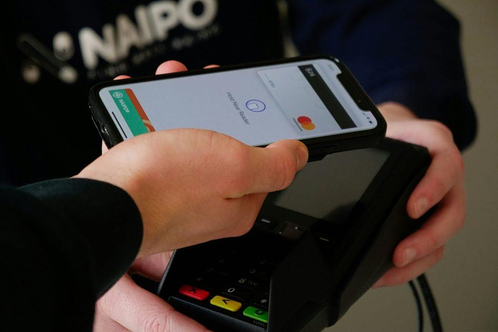 POS και ταμειακές: Πρόστιμα από την ΑΑΔΕ για μη διασύνδεση