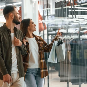 Από New Yorker μέχρι Foot Locker: Το retail «μετρά» νέες αφίξεις