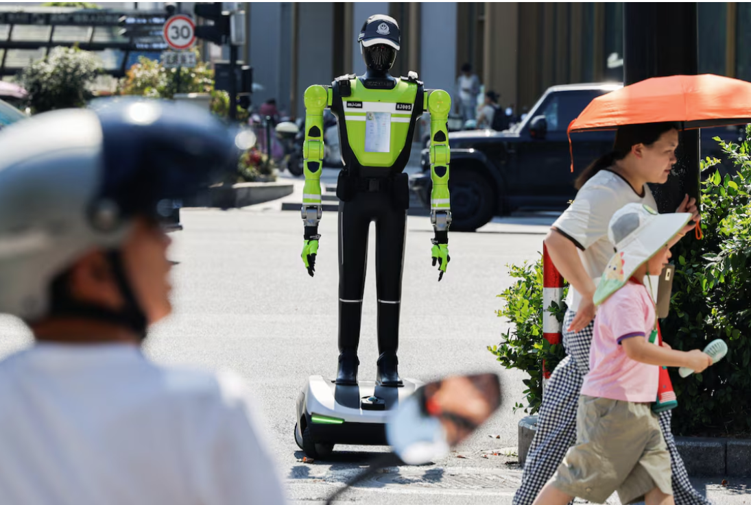 Κίνα: Έβγαλε τους Robocop στους δρόμους