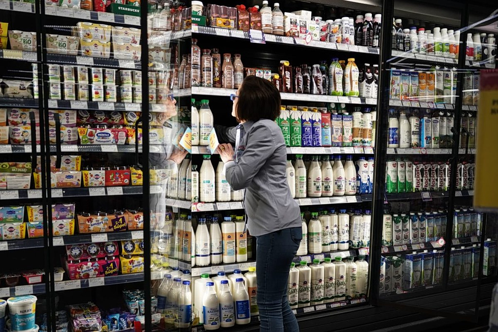 Greece Cuts Prices on 1,660 Supermarket Products