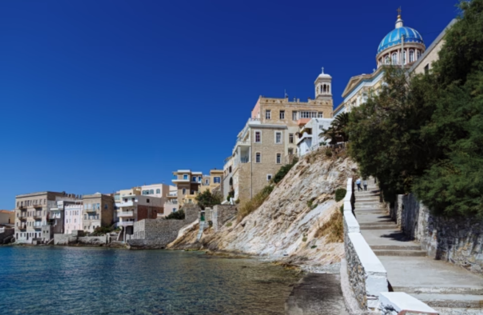 Σύρος: Στο επίκεντρο ιταλικών μέσων ενημέρωσης