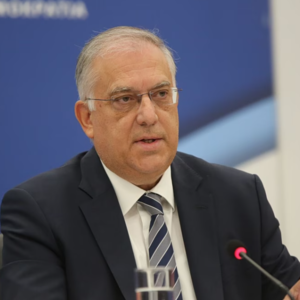 Θεοδωρικάκος: Έρχονται μειώσεις τιμών και στα σχολικά είδη