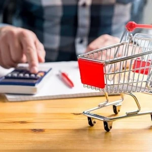 Εθνική πρωτοβουλία μείωσης τιμών: Τι θα κρίνει την επιτυχία