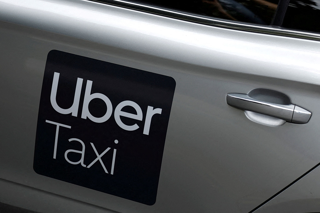 Uber: Πρόστιμο 825 εκατ. ευρώ από την Ολλανδία για αυτοματοποιημένες αναστολές οδηγών