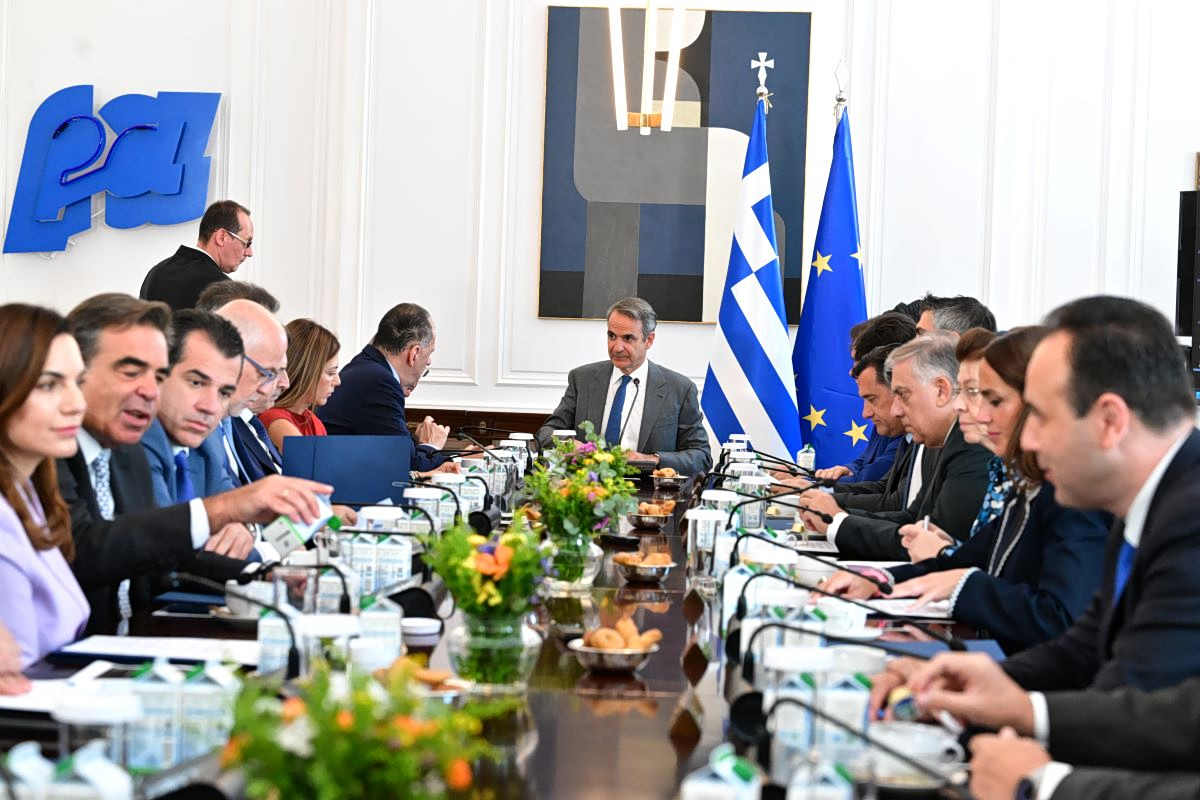 Μητσοτάκης: Εν όψει ΔΕΘ κάνει το «μαύρο άσπρο» για την ακρίβεια – Τι απαντά στην Τουρκία