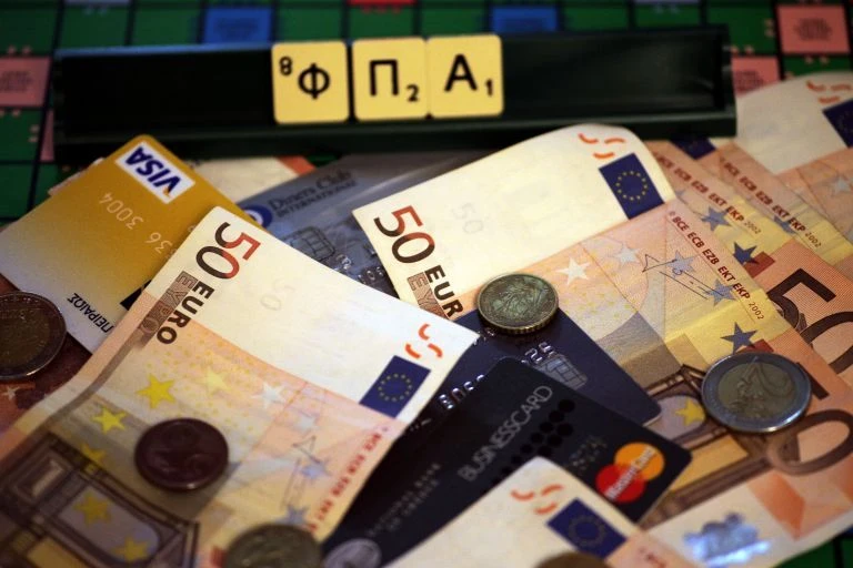 Έρευνα ΕΕΑ-Pulse: Το 83% των ερωτηθέντων στηρίζει τη μείωση ΦΠΑ σε βασικά αγαθά και ΕΦΚ στα καύσιμα