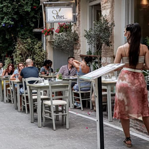 Εστίαση: Οι νέοι πρωταγωνιστές – Από efood έως McDonald’s σε θέση μάχης