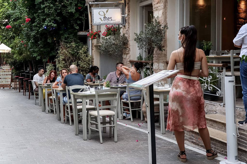 Εστίαση: Οι νέοι πρωταγωνιστές – Από efood έως McDonald’s σε θέση μάχης