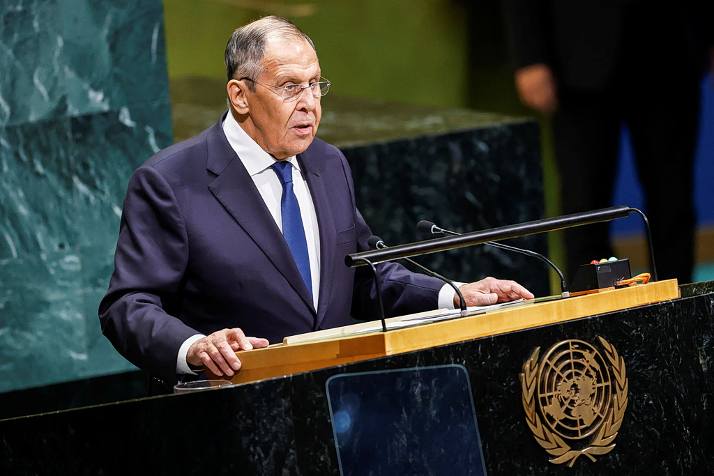 Λαβρόφ: Η Ρωσία θα εξετάσει τη μεταφορά των S-400 από την Τουρκία