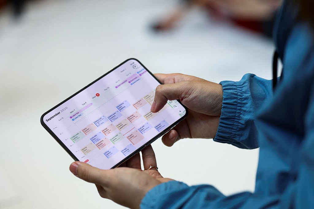 Apple: Παρουσίασε το πρώτο της πτυσσόμενο μοντέλο, το iPhone Duo