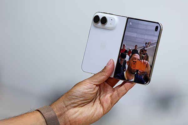 Apple: Το νέο smartphone… «διαβατήριο» και η «μάχη» στην κινεζική αγορά – Τι περιμένουν οι αναλυτές