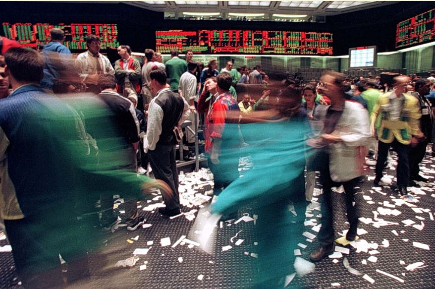 Wall Street: Οι θεσμικοί επενδυτές ξαναπαίρνουν τα ηνία