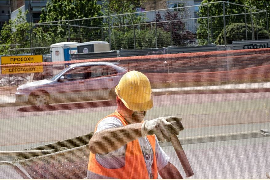 Υπάλληλοι και εργατοτεχνίτες: Οι διαφορές στις ημέρες και αποδοχές ασφάλισης