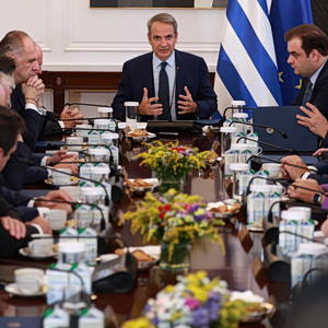 Μέτρα Μητσοτάκη: «Δώρον άδωρον» η ρύθμιση των 120 δόσεων