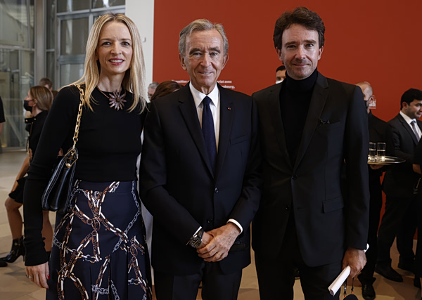 LVMH: Χάνονται τα κέρδη της, καθώς οι καταναλωτές πλέον δεν αντέχουν τα έξοδα