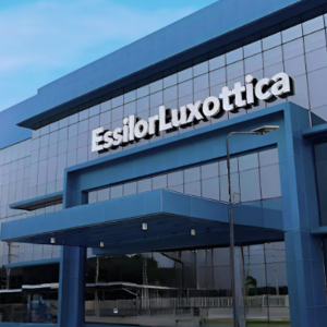 EssilorLuxottica: Αναδιαμορφώνει τη διοίκηση μετά από ρήξη με τον γιο του ιδρυτή