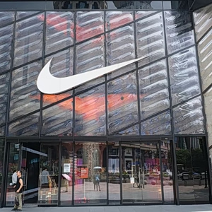 Nike: Σε «αγώνα δρόμου» για την κινεζική αγορά – Οι μνηστήρες, ο ρόλος των e-shop και το μεγάλο comeback