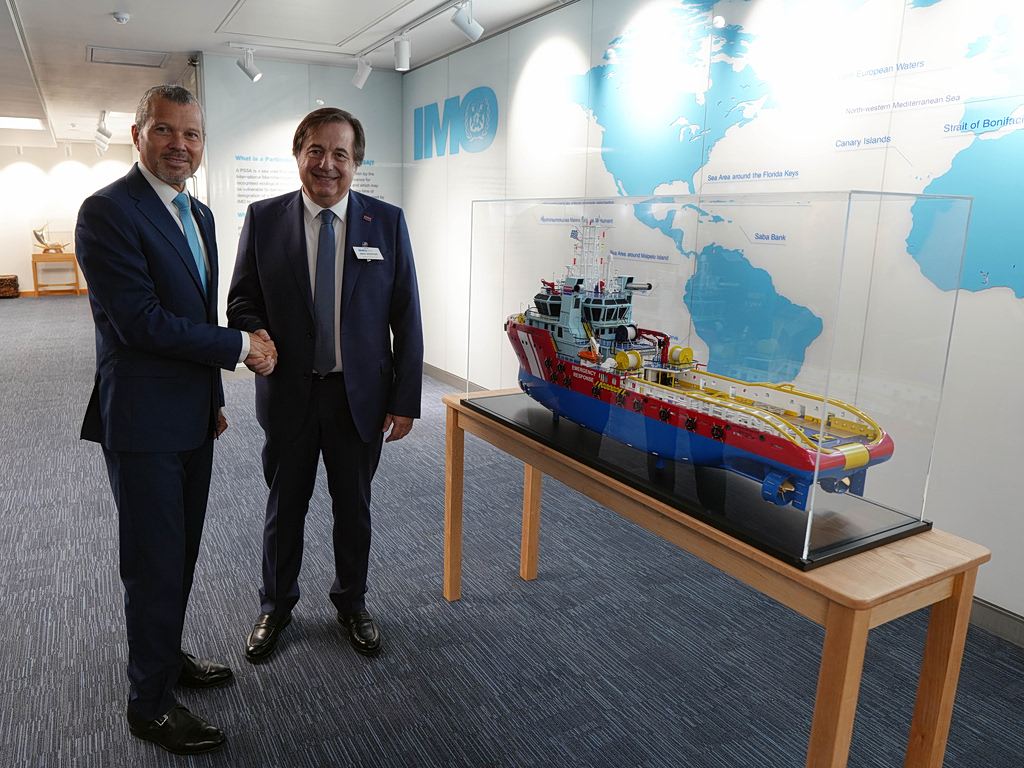 IMO: Ένα ελληνικό ναυαγοσωστικό «κοσμεί» την είσοδο του οργανισμού στο Λονδίνο