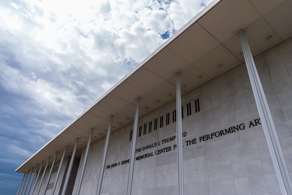 ΗΠΑ: Στα πρόθυρα πτώχευσης και κλεισίματος το Κέντρο Κένεντι, γράφει η Washington Post