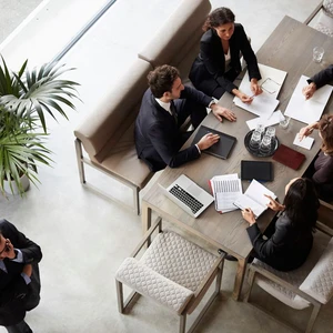 EY: Η πρόκληση για τους CFO στο νέο περιβάλλον της ΑΙ