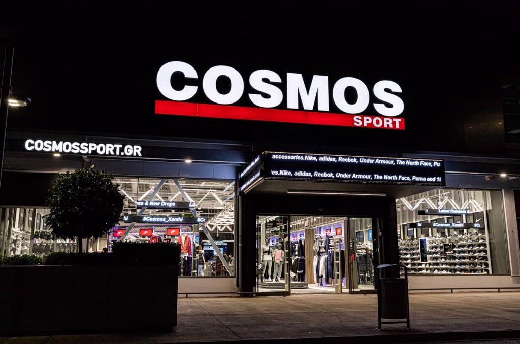 Cosmos Sport: Περνάει στον έλεγχο του JD Group – Το τίμημα του deal, η βελτίωση πωλήσεων και το μοντέλο cashback