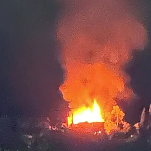 Μεγάλη φωτιά και εκρήξεις στην Achaia Clauss- Μάχη να μην επεκταθεί στο δάσος
