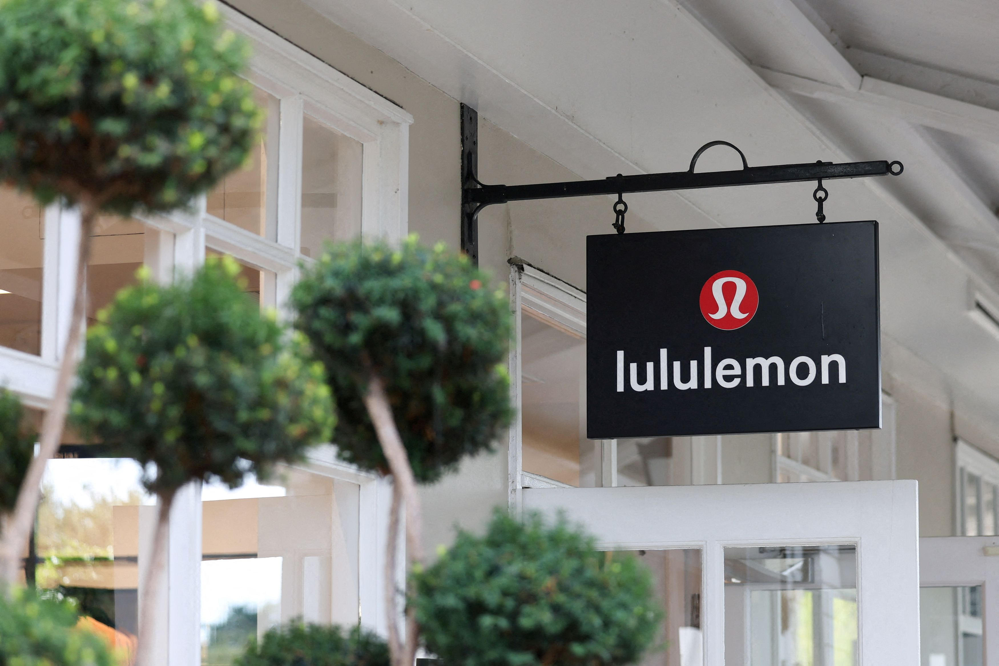 Lululemon: Μπροστά σε δυσοίωνες προβλέψεις μετά την κατάρρευση της μετοχής κατά 81%