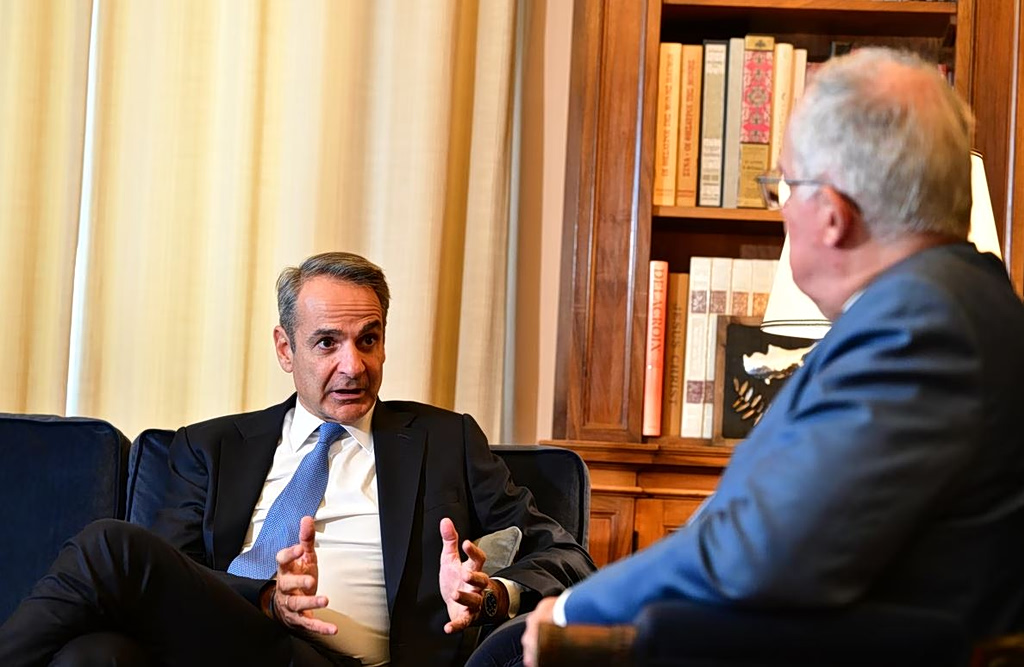 Μητσοτάκης: Πετάει το μπαλάκι στην ΕΕ για μείωση ΕΦΚ στα καύσιμα