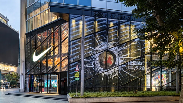 Από τη Nike στα Starbucks: Γιατί η Κίνα έπαψε να είναι ελκυστικός προορισμός