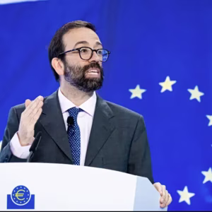 ΔΝΤ: Ο οικονομολόγος που «κόπηκε» την τελευταία στιγμή λόγω κριτικής στον Τραμπ