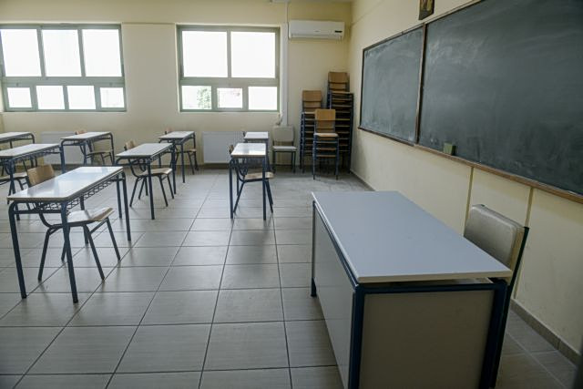 ΔΟΕ: Με χιλιάδες κενά χτύπησε το πρώτο κουδούνι στα δημοτικά και τα νηπιαγωγεία