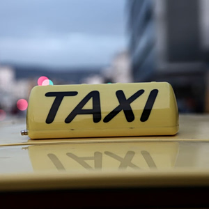 Ταξί: Αυξήσεις κομίστρου για αεροδρόμια και αναμονές
