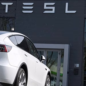 Tesla: «Παίζοντας» με τις λέξεις για να πάρει ευρωπαϊκές εγκρίσεις
