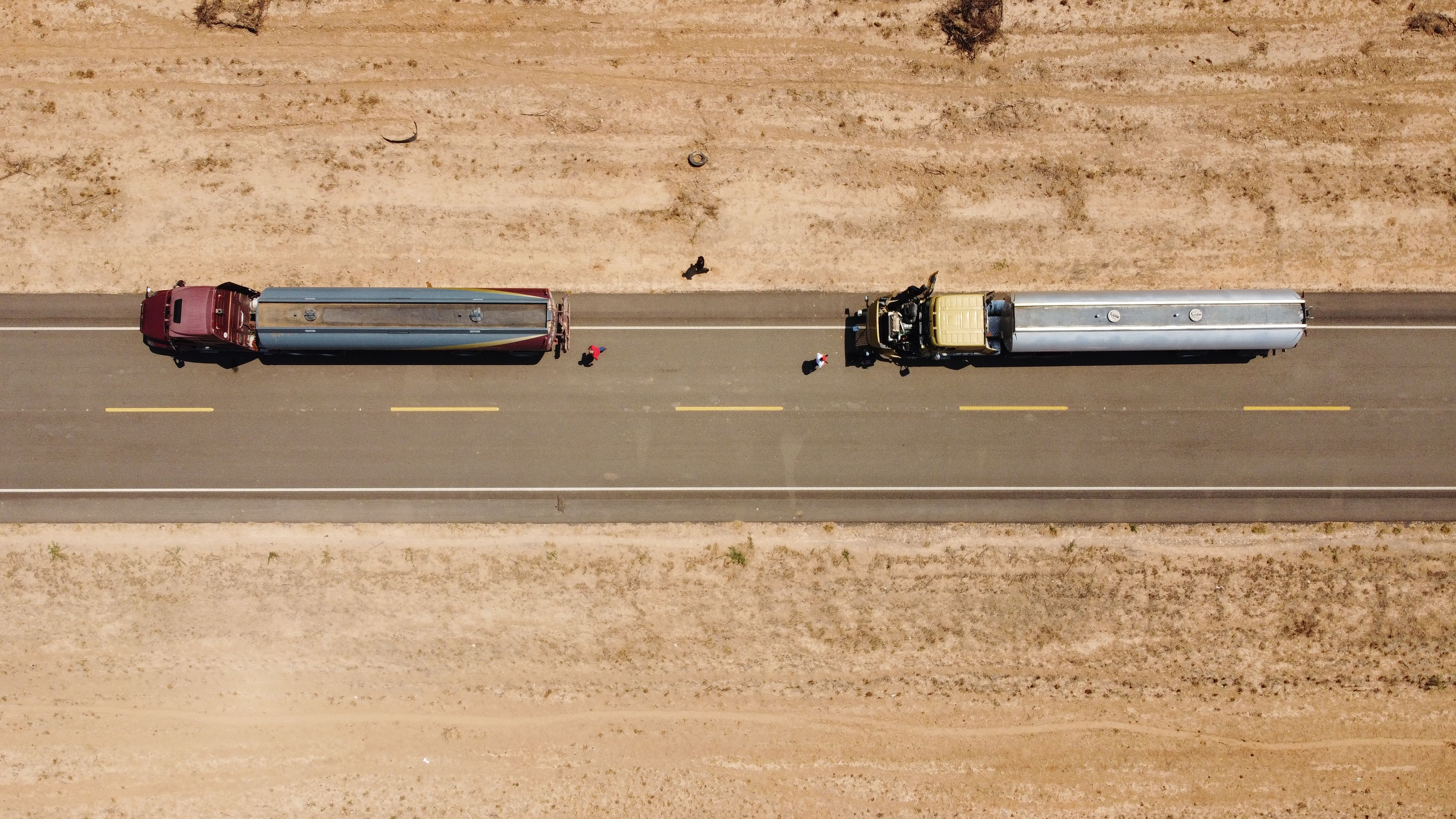 Ιράν: Μέσω χερσαίων διαδρομών επιχειρεί να παρακάμψει το μπλόκο των ΗΠΑ